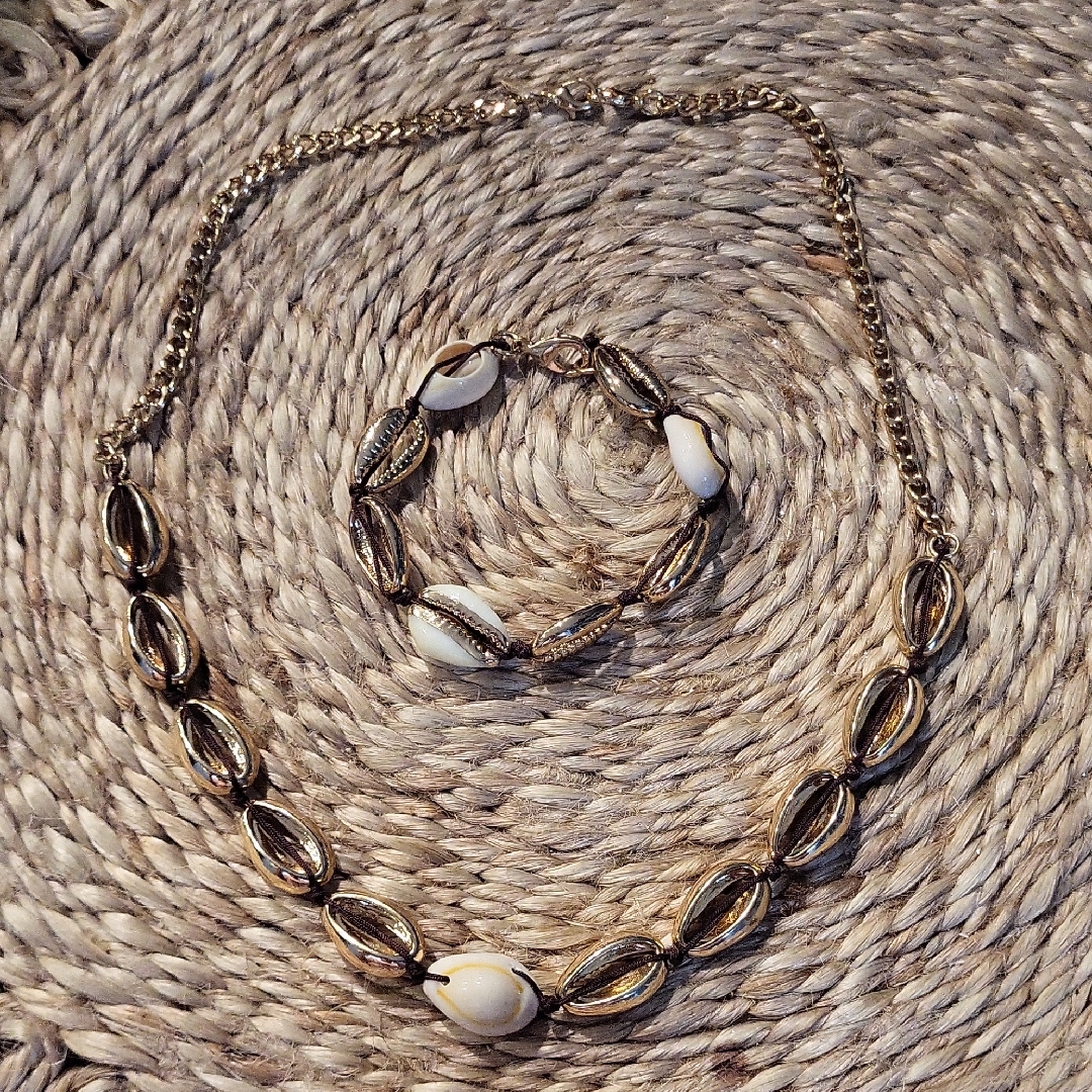Lane Bryant Gold And White Shell Necklace And Bracelet Set